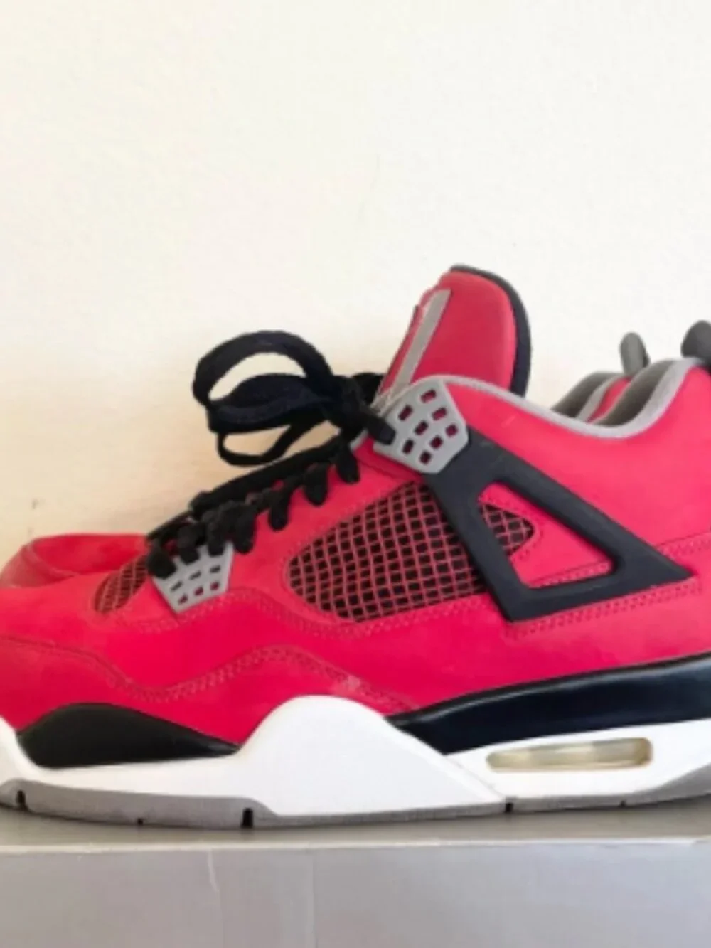 Jordan 4 Retro Toro Bravo
